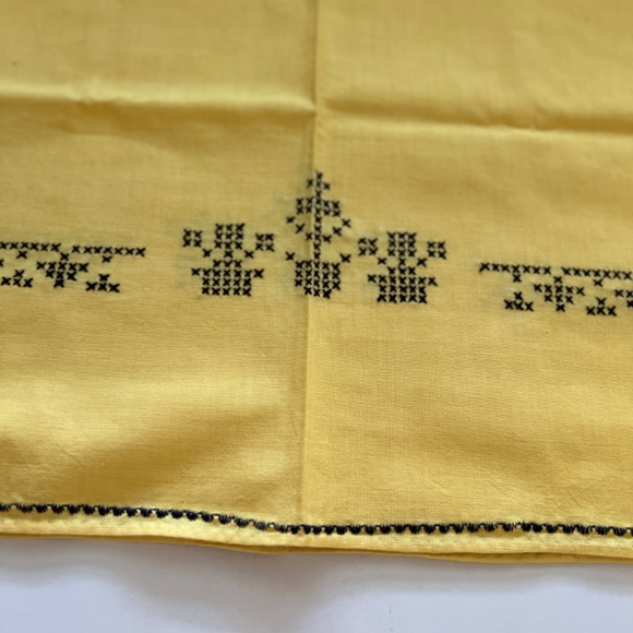 VINTAGE LINEN CROSS STITCH CARD TEA TABLE CLOTH w/4 napkins Mustard/Gold - Picture 4 of 9